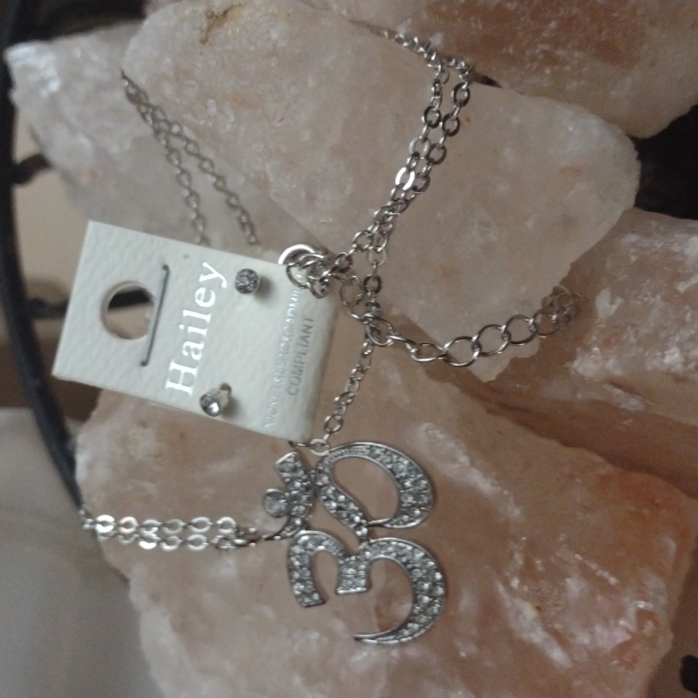 By Hailey a great stud earring and necklace set w yoga style motif of om montra